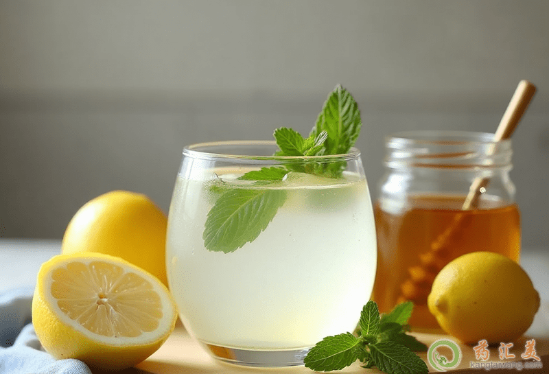 蜂蜜水的功效 蜂蜜水的功效